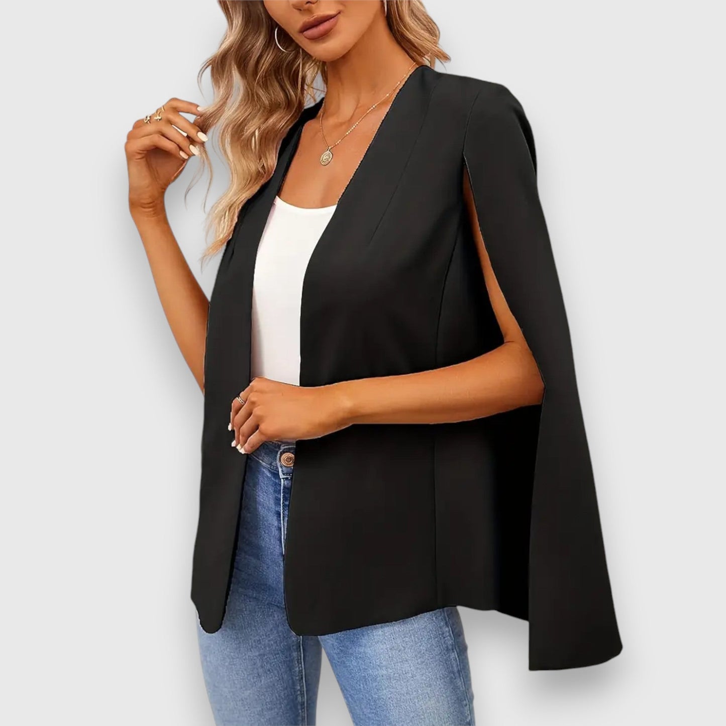Nela – Elegancka czarna kurtka w stylu peleryny.