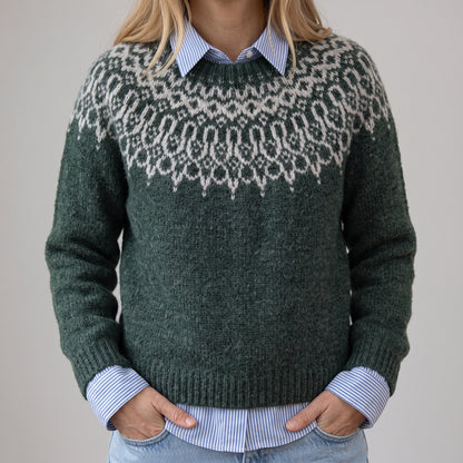 Katarzyna - Ciemnozielony vintage sweter ze wzorem płatków śniegu
