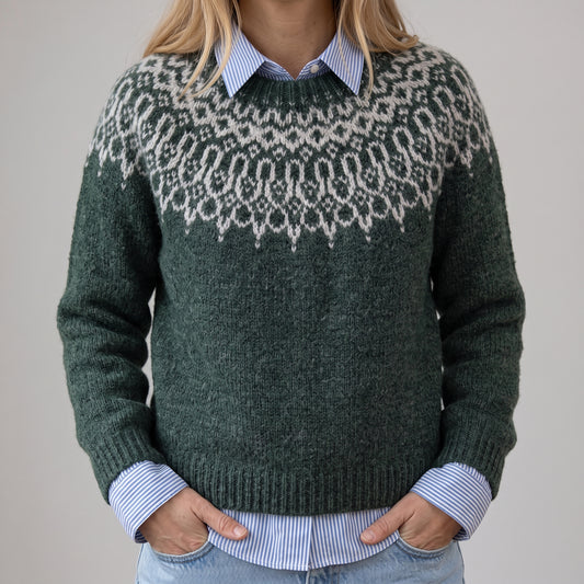 Katarzyna - Ciemnozielony vintage sweter ze wzorem płatków śniegu