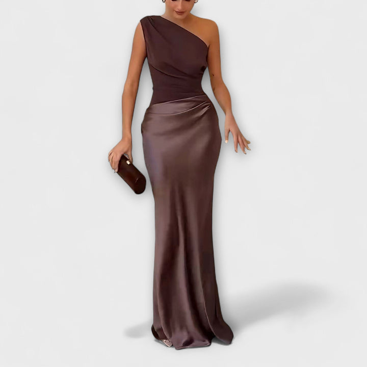 Elegancka maxi sukienka na jedno ramię