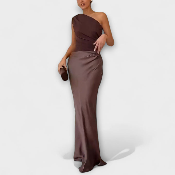 Elegancka maxi sukienka na jedno ramię