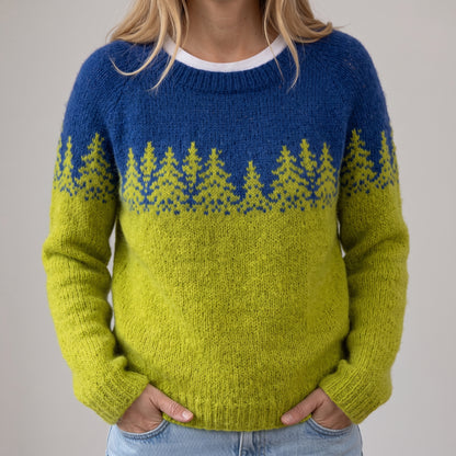 Beata - Niebiesko-żółty retro sweter ze wzorem choinek