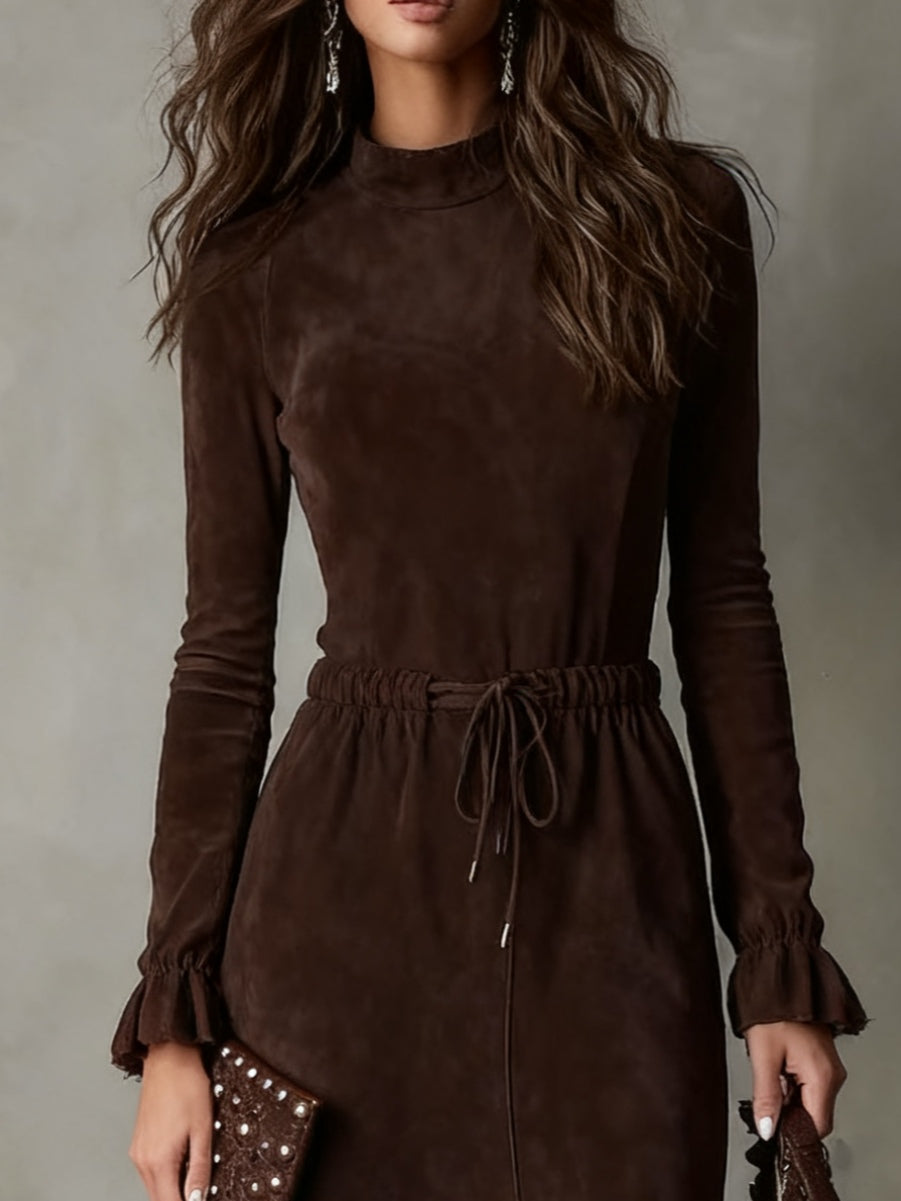 Alicja - Elegancka Midi Sukienka z Ciemnobrązowego Zamszu z Sznurkiem