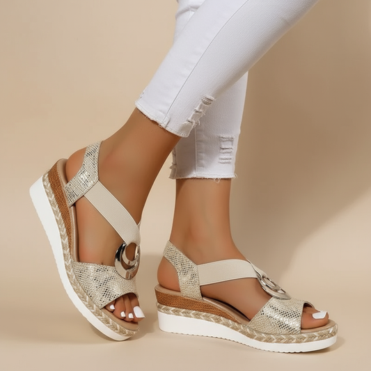 Myla – Eleganckie Sandały na Koturnie