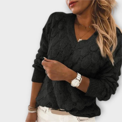 Katarzyna – Sweter z Dekoltem w Serek