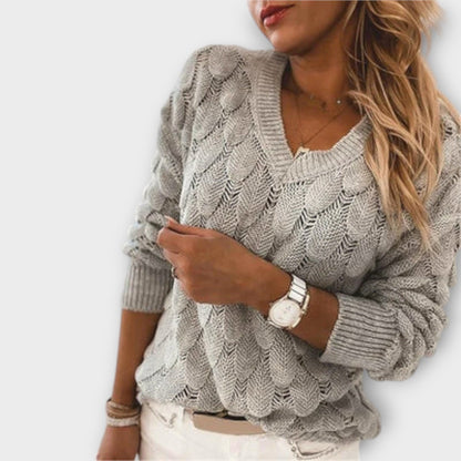 Katarzyna – Sweter z Dekoltem w Serek