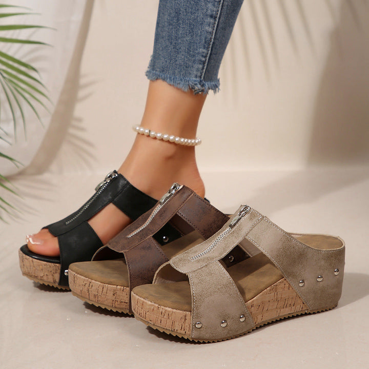 Gigi - Stylowe Sandały na Koturnie