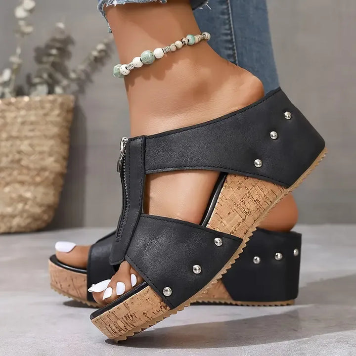 Gigi - Stylowe Sandały na Koturnie